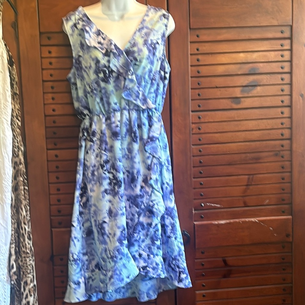 3/10 Like new midi dress